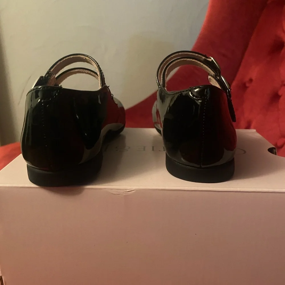 Christie & Jill Girls Black patent leather dress shoes. Like New - Picture 5 of 10